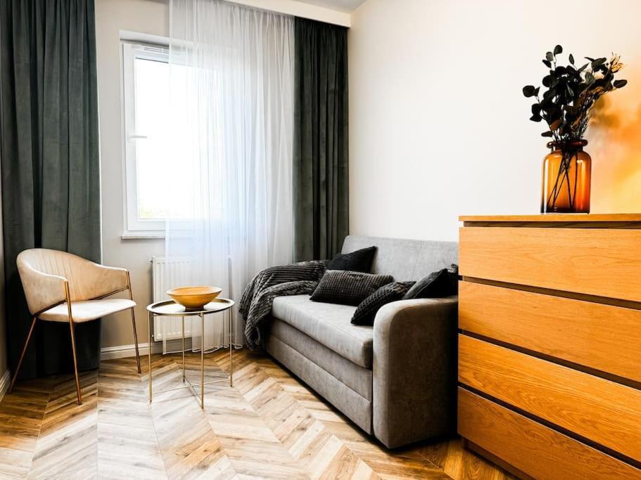 Апартаменти Balcony & Parking, Modern Elegant Apartment! Near Tram Вроцлав