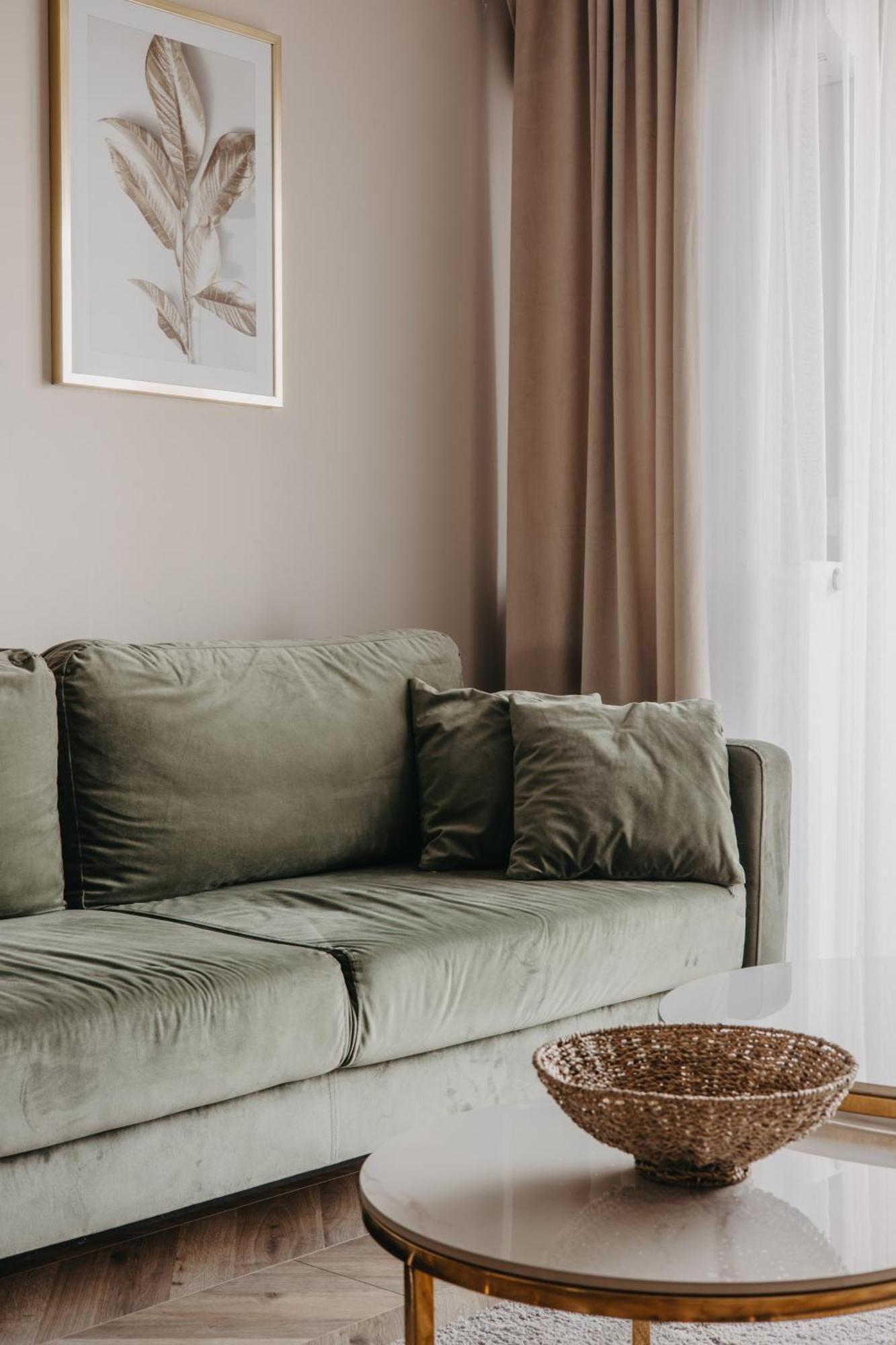 Balcony & Parking, Modern Elegant Apartment! Near Tram Wrocław