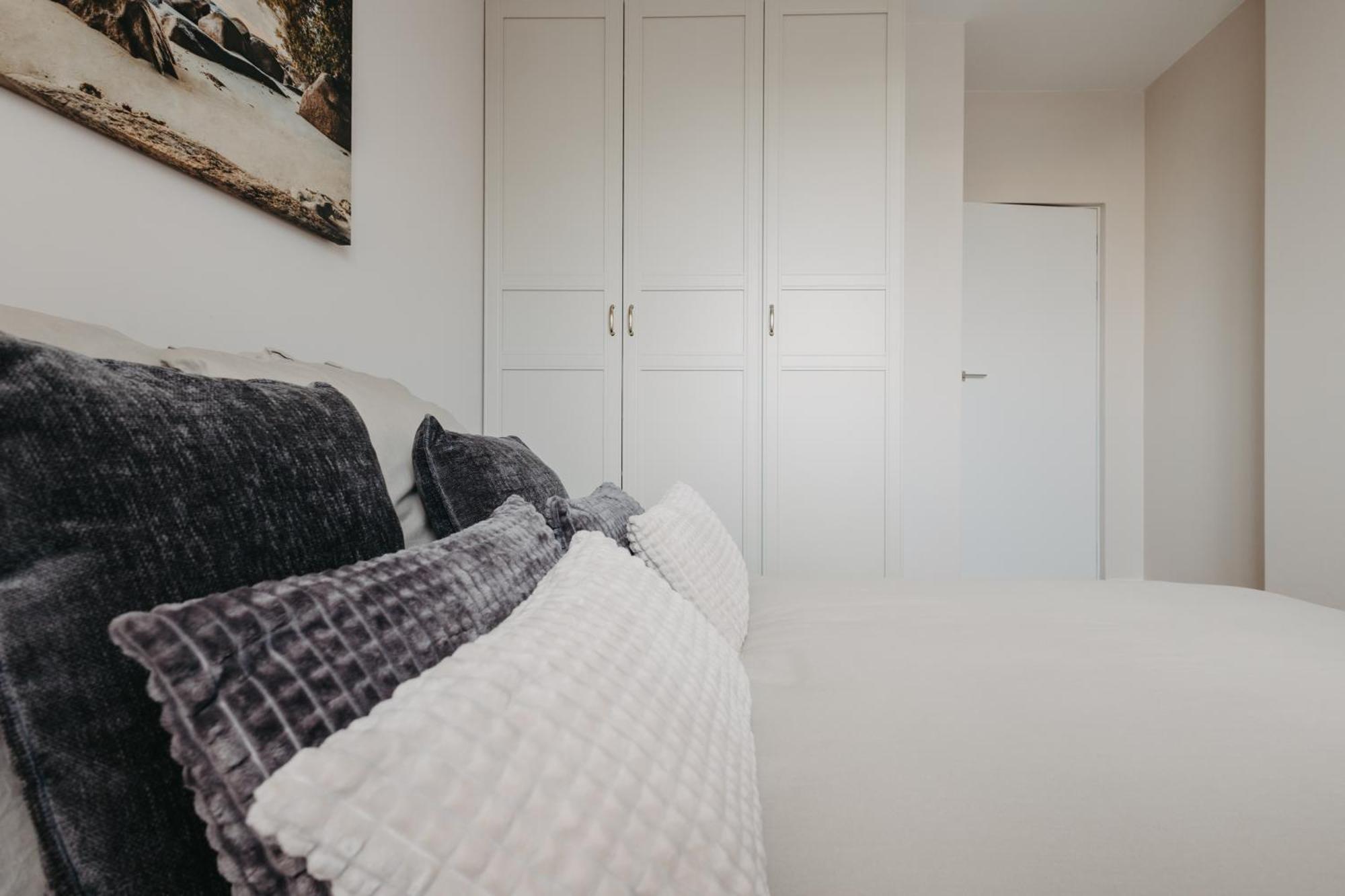 Balcony & Parking, Modern Elegant Apartment! Near Tram Leilighet Wrocław